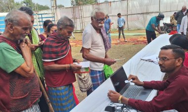 *वय वंदन योजनाः बुजुर्गाे को मिल रही विशेष स्वास्थ्य सहायता, विशेष शिविर का आयोजन कर बनाए जा रहे कार्ड*,जिले में अब तक 2000 से अधिक वय वंदन कार्ड बनाए गए