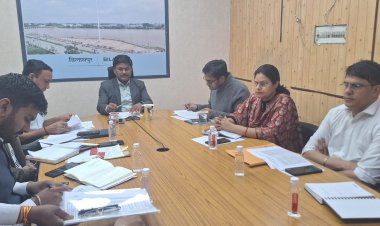 *कलेक्टर ने की धान खरीदी की प्रगति की समीक्षा, जिले मे अब तक 4.67 लाख मीट्रिक टन धान की खरीदी*,उठाव कार्य में तेजी, 50 प्रतिशत हो चुका उठाव,किसानों को 1073 करोड़ रुपए का भुगतान,*गड़बड़ी की आशंका वाले केन्द्रों की हो रही विशेष निगरानी*