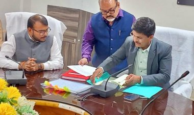 *कलेक्टर ने नगर निगम मे प्रसाशक के तौर पर पदभार किया ग्रहण*