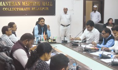 *धान खरीदी समीक्षा : कलेक्टर ने केन्द्र प्रभारी, आपरेटर सहित अन्य को हटाने और एफआईआर के दिए निर्देश*,संवेदनशील धान खरीदी केन्द्रों की चौबीसों घंटे निगरानी के निर्देश