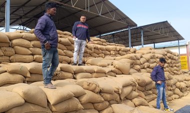 *भौतिक सत्यापन में गड़बड़ी 14 खरीदी प्रभारियों को नोटिस*,घुटकू खरीदी केन्द्र में मिला 100 कट्टी धान कम