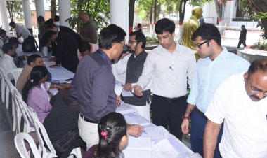 *पहले दिन विभिन्न वार्डो में पार्षद के लिए 29 लोगो ने खरीदे नामांकन फार्म,जमा एक भी नहीं*