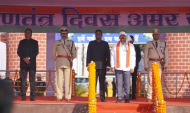 *उपमुख्यमंत्री  विजय शर्मा ने गणतंत्र दिवस पर जगदलपुर में फहराया राष्ट्रीय ध्वज*