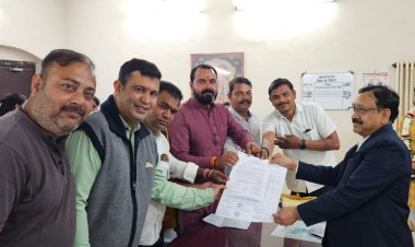 *Bjp जिलाध्यक्ष दीपक सिंह ने दाखिल किया मेयर प्रत्याशी पूजा विधानी का बी फॉर्म*