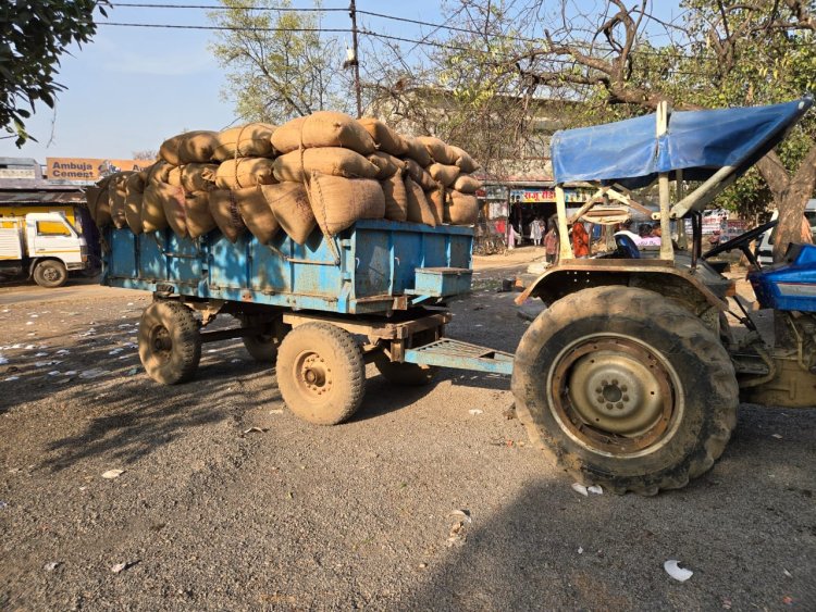 *बिल्हा से धान खपाने टिकारी ले जा रहे दो ट्रैक्टर पकड़ाए,वाहन सहित 224 बोरी धान जब्त*