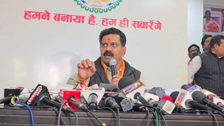 *पत्रकार हत्याकांड मामला: डिप्टी सीएम विजय शर्मा का बड़ा बयान, हत्याकांड की जांच 4 हफ्ते में पूरी कर चालान पेश कर स्पीड ट्रायल करवाया जाएगा*,होम मिनिस्टर विजय शर्मा बोले SIT गठित कर दिया गया है,खाते होल्ड, आरोपियों के अवैध ठिकानों पर कार्रवाई जारी है