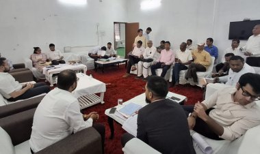 राज्य निर्वाचन आयोग के प्रेक्षक ने रिटर्निग अफसरों की बैठक लेकर की मतदान की समीक्षा*