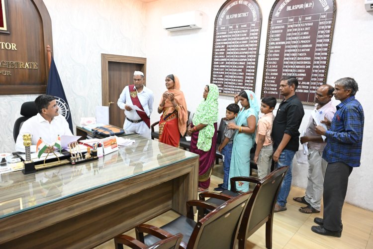 *जनदर्शन : साप्ताहिक जनदर्शन में कलेक्टर ने सुनी समस्याएं, संबंधित अधिकारियों को मौके पर किए वॉट्सएप तत्काल निराकरण के दिए निर्देश*