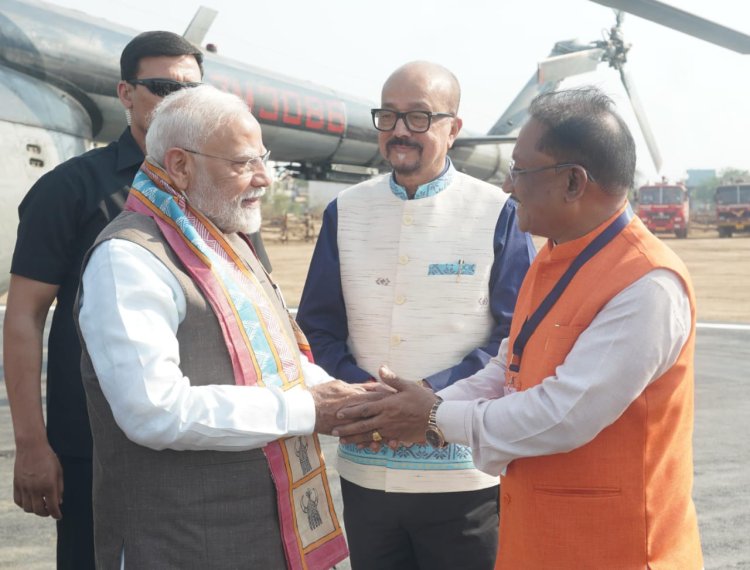 *Breaking: प्रधानमंत्री नरेंद्र मोदी पहुंचे बिलासपुर , सीएम विष्णु देव साय और राज्यपाल रामेन डेका ने किया आत्मीय स्वागत*