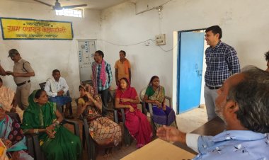 *सुशासन तिहार: समस्याओं के समाधान के लिए ग्रामीण और नगरीय क्षेत्रों में सुबह से ही लोग आवेदन देने पहुंचे*