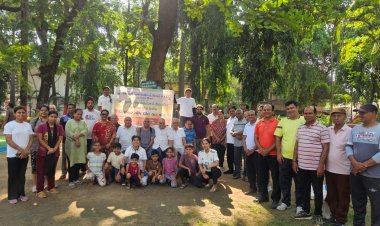 बुजुर्गों एवं बच्चों के सामुहिक योगाभ्यास से गुलज़ार हुआ विवेकानंद उद्यान