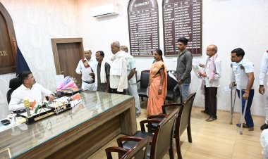 *कलेक्टर ने जनदर्शन में सुनी लोगों की समस्याएं,सम्बंधित अधिकारियो को दिए आवश्यक निराकण के निर्देश*