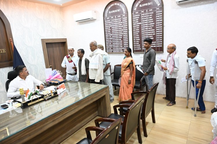 *कलेक्टर ने जनदर्शन में सुनी लोगों की समस्याएं,सम्बंधित अधिकारियो को दिए आवश्यक निराकण के निर्देश*