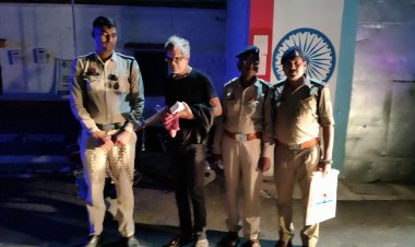 *बड़ी ख़बर: अपोलो हॉस्पिटल का फर्जी डॉक्टर नरेंद्र विक्रमादित्य यादव गिरफ्तार, दमोह से लाया जा रहा बिलासपुर, पूर्व विधानसभा अध्यक्ष स्वर्गीय राजेंद्र प्रसाद शुक्ला की मौत से जुड़ा है मामला*