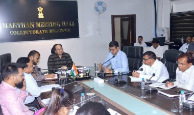 *कलेक्टर ने टीएल बैठक में की योजनाओं की समीक्षा, घटिया निराकरण पर बिजली विभाग को नोटिस, आयुष्मान कार्ड नहीं बनाने पर जताई नाराजगी*