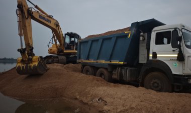 *कलेक्टर के निर्देश पर बड़ी कार्रवाई :अवैध रूप से भंडारित 400 हाइवा रेत और मिट्टी जप्त,दो चैन माउंटेन मशीन सहित 02 हाइवा सीज़*