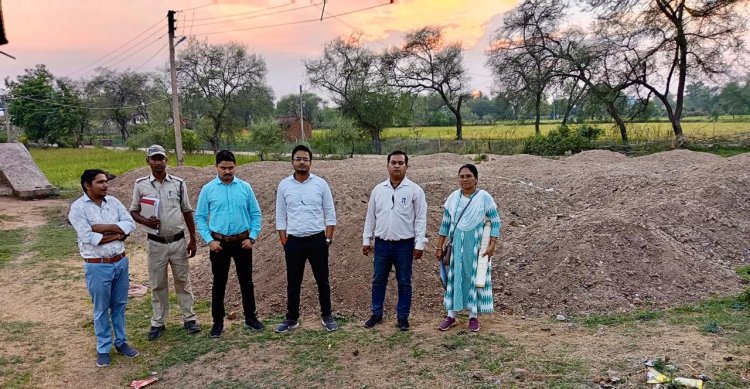 *कलेक्टर के निर्देश पर बड़ी कार्रवाई अवैध रूप से डंप किए गए 120 ट्रैक्टर रेत जब्त*