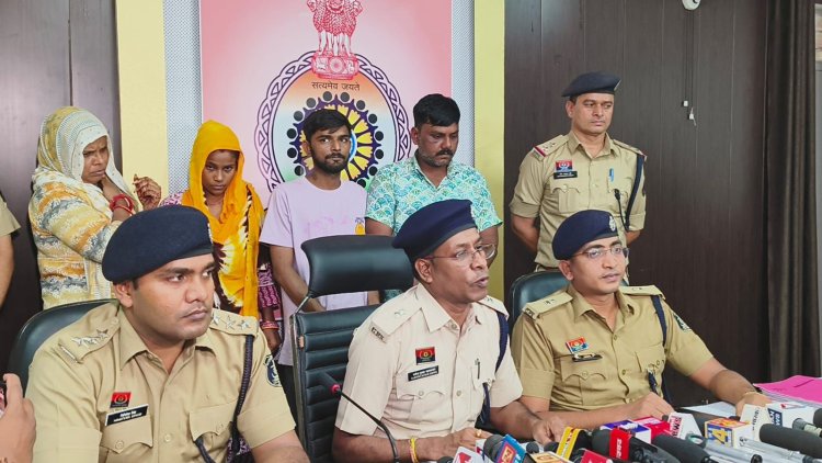 *अंतर्राज्यीय ठग गिरोह के चार सदस्यों को पुलिस ने किया गिरफ्तार, बुजुर्ग महिला से सोने के जेवर ठग कर भाग निकले थे आरोपी, सिविल लाइन थाना क्षेत्र की थी घटना*