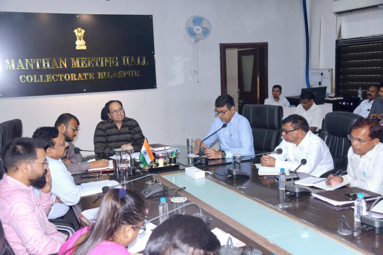 *कलेक्टर ने टीएल बैठक में की योजनाओं की समीक्षा, घटिया निराकरण पर बिजली विभाग को नोटिस, आयुष्मान कार्ड नहीं बनाने पर जताई नाराजगी*