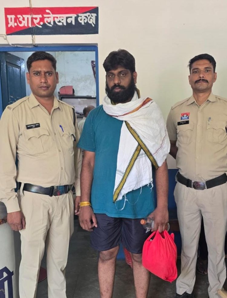 *शेयर ट्रेडिंग में पैसे कमाने का झांसा देकर धोखाधडी करने वाले फरार आरोपी को पुलिस ने इंदौर से किया गिरफ्तार*