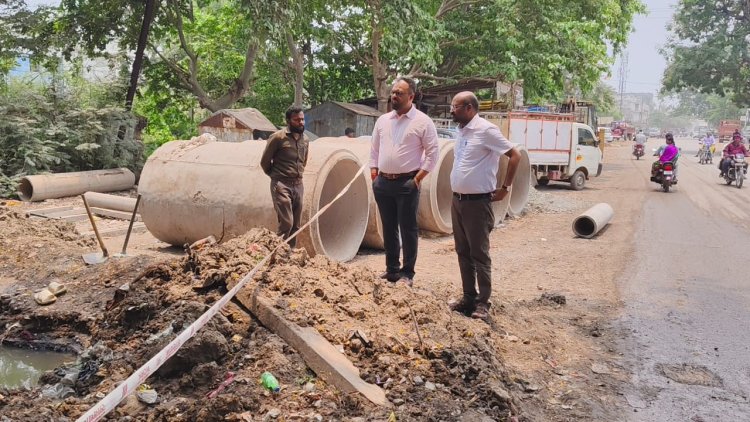 *कलेक्टर ने किया महाराणा प्रताप वार्ड में सड़क मरम्मत कार्य का निरीक्षण,कार्य को पूर्ण गुणवत्ता के साथ शीघ्र पूरा करने के निर्देश*