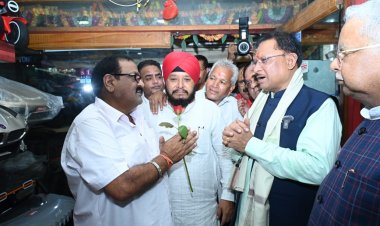 जीएसटी बचत उत्सव का जायजा लेने बाजार पहुंचे मुख्यमंत्री श्री साय