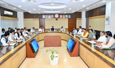 मुख्यमंत्री श्री विष्णु देव साय की अध्यक्षता में आज यहां मंत्रालय महानदी भवन में आयोजित कैबिनेट की बैठक में अनेक महत्वपूर्ण निर्णय लिए गए -