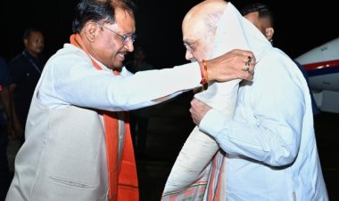 केंद्रीय गृह मंत्री श्री अमित शाह का मुख्यमंत्री श्री विष्णुदेव साय ने स्वामी विवेकानंद विमानतल पर किया आत्मीय स्वागत