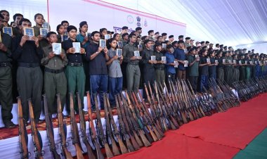 बस्तर में नक्सल उन्मूलन की दिशा में ऐतिहासिक दिन, बंदूक छोड़ संविधान अपनाने वालों का स्वागत - मुख्यमंत्री श्री विष्णु देव साय