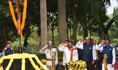 Governor Shri Ramen Deka and Chief Minister Shri Vishnu Deo Sai Pay Tributes to Martyrs at Shaheed Vatika