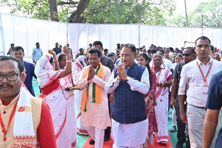 मुख्यमंत्री श्री विष्णुदेव साय ग्राम कण्डोरा पहुंचे, हुआ आत्मीय स्वागत