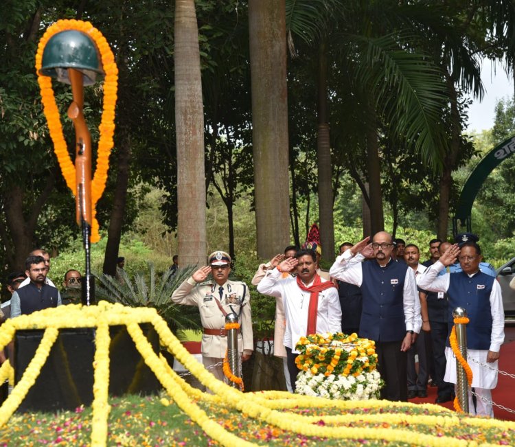 Governor Shri Ramen Deka and Chief Minister Shri Vishnu Deo Sai Pay Tributes to Martyrs at Shaheed Vatika