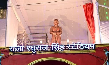 मुख्यमंत्री ने स्टेडियम में किया राजा रघुराज सिंह की प्रतिमा का अनावरण