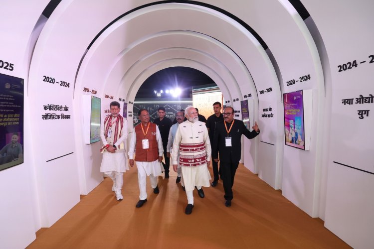 नए छत्तीसगढ़ की झलक देख प्रधानमंत्री नरेंद्र मोदी हुए प्रभावित