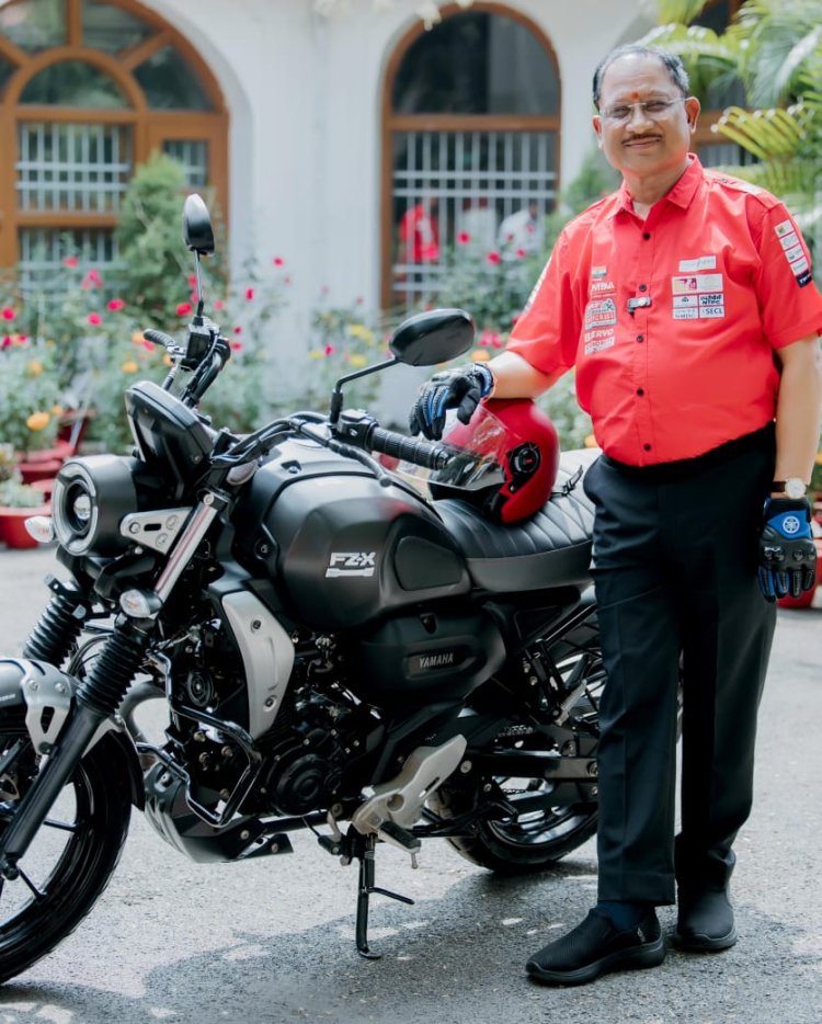 मुख्यमंत्री श्री विष्णु देव साय ने स्वयं बाइक चलाकर युवाओं को दिया सुरक्षित ड्राइविंग का संदेश