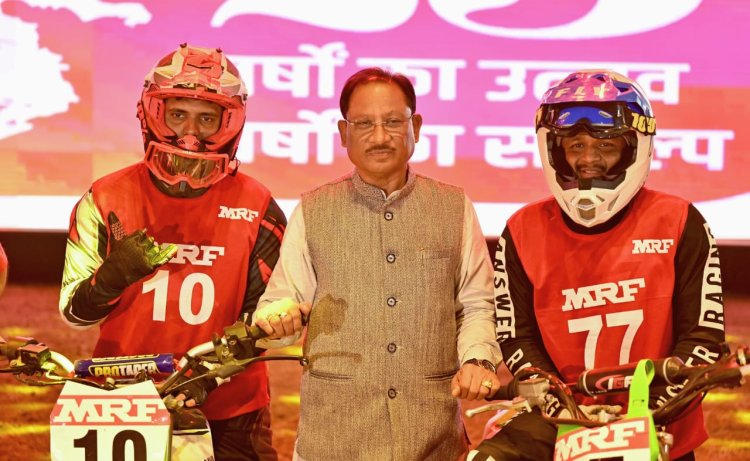 राष्ट्रीय सुपरक्रॉस बाइक रेसिंग चैंपियनशिप-2025 का रोमांच रायपुर में:मुख्यमंत्री श्री विष्णु देव साय ने बढ़ाया युवाओं का हौसला