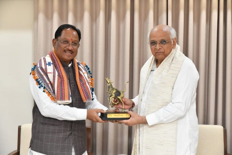 मुख्यमंत्री श्री विष्णु देव साय ने गांधीनगर में गुजरात के मुख्यमंत्री श्री भूपेंद्र पटेल से की सौजन्य भेंट