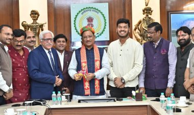 *मुख्यमंत्री श्री विष्णुदेव साय से राजस्थान के अंतर्राज्यीय अध्ययन भ्रमण से लौटे पत्रकारों के दल ने की सौजन्य मुलाकात*