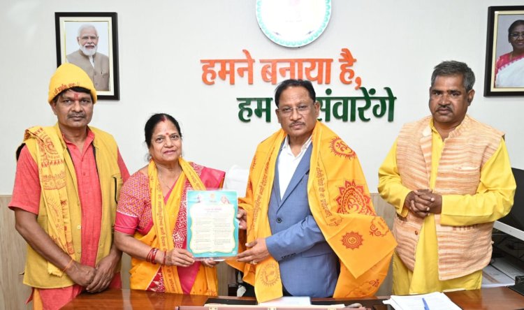 मुख्यमंत्री से अखिल विश्व गायत्री परिवार के सदस्यों ने  सौजन्य मुलाकात की