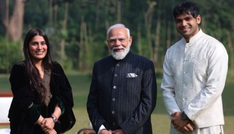 नीरज चोपड़ा ने प्रधानमंत्री नरेंद्र मोदी से की मुलाकात, पत्नी हिमानी मोर भी रहीं मौजूद