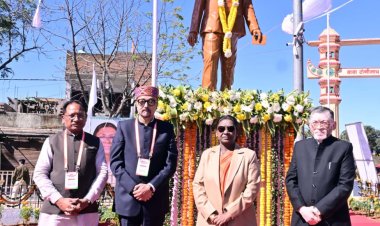 *Chief Minister Shri Vishnu Deo Sai attends inter-state folk cultural congregation ‘Kartika Jatra’ at Manjhatoli in Jharkhand*
