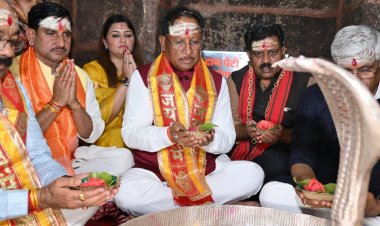 *नववर्ष पर मुख्यमंत्री श्री विष्णुदेव साय व केंद्रीय पर्यटन मंत्री ने भोरमदेव मंदिर में की पूजा-अर्चना*