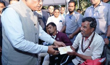 संवेदनशील शासन की मिसाल: जनदर्शन में मुख्यमंत्री श्री विष्णु देव साय ने मौके पर सुलझाईं समस्याएँ