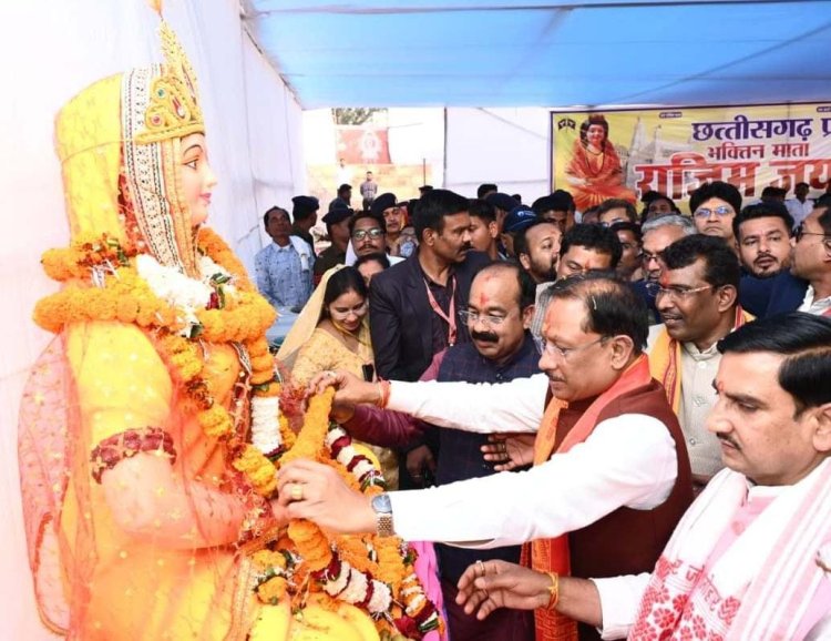 *राजिम त्रिवेणी संगम में आयोजित भक्त माता राजिम जयंती महोत्सव में शामिल हुए मुख्यमंत्री श्री साय*